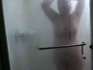 Bareback riding 33: Italian MILF gets wet and wild in the shower