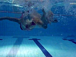 Xxxwater video of young blonde babe in bikini