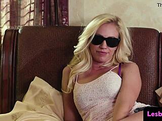 Glamour Lesbians Eating Pussy And Scissoring Passionately!