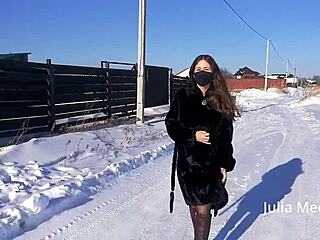 Public exhibitionist nudes: A hot wife in the cold