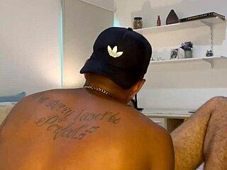 Tílio and Marcelo share intimate moments in POV