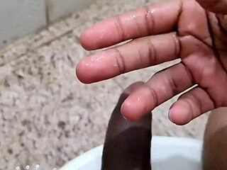 Novinho Roludo Ejaculates Intensely In Bathroom Shower - Joaoosafado