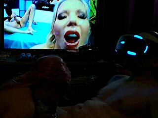 偷偷给继爸口爆他以为我在玩VR