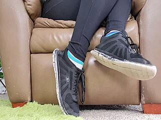 我舔女主人臭脚脚趾膜拜