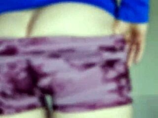 Kate's Puffy Pussy Cameltoe in Yoga Leggings