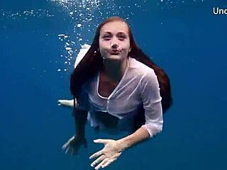 Tenerife Babe Swims Naked Underwater