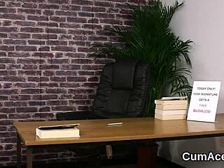 Foxy Looker Gets Cum Shot On Her Face While Sucking All The Jizz!