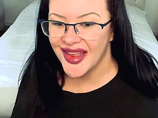 Lana Licious Squirts On Bed After Stripping.