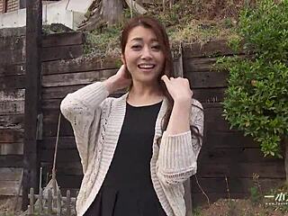 和日本美女Maki Hojo的虚拟约会激情性爱