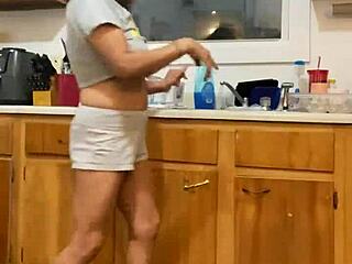 i'm anna maria, mature latina doing dishes part 1