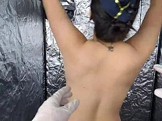 哟，那个已婚空姐在身体检查时被猛干！