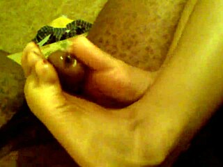 Sexy Hood Latina Giving Footjob?