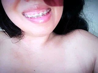 esta chica me vuelve loco con su coño carnoso. cada follada es pura emoción!