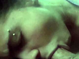 Homemade video of a woman receiving a deepthroat and getting covered in cum