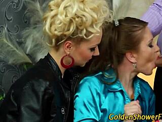 Threeway Whore Pissing