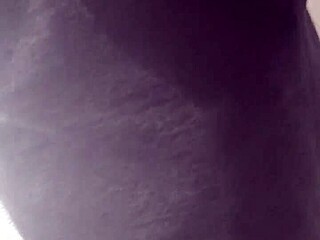 Gaste85 peeing in the bathroom descriptively