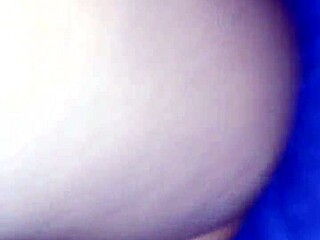 mi inocente hermanastra no descubre lo que le hago cuando descansa sola en casa