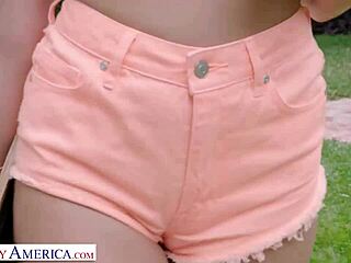 Watch Kelly And Khloe Fuck Like Goddesses!