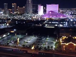 拉斯维加斯Anna Claire Clouds和Kay Carter骑乘我上瘾