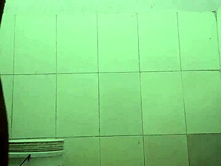 LEAKED INDIAN TEEN 18+ FUCKS IN BATHROOM VIDEO!