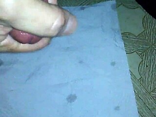 哇！看这狂野爆射精液！