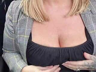 Mature milf flashes on motorway