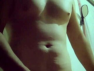 Sina malvako masturbating naked after shower