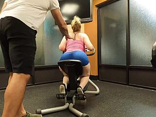 Sexy Thick Milf Danni Jones Gets Fully Stretched