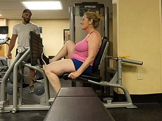 Sexy Thick Milf Danni Jones Gets Fully Stretched