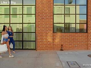 wanna see my wet ass in lingerie get pounded hard with a fat creampie?