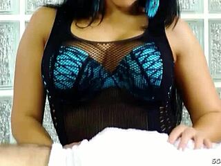 Hey, want a happy ending handjob from sexy latina Amanda Black?