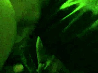 两个黑骚货POV吸黑人大屌！