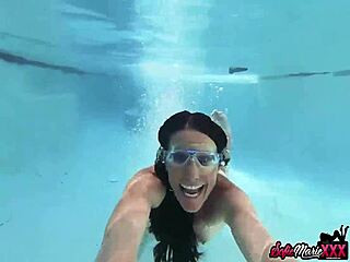 Brunette Cougar Sofie Marie Toys Pussy Underwater