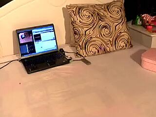 Blonde whore handles double penetration on webcam