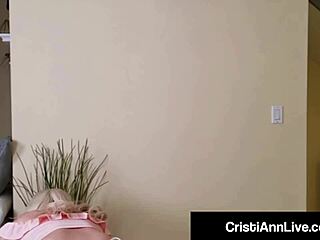 巨乳Cristi Ann勾引宅男狂干骚逼大喷精