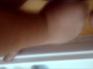 what’s hiding in this chubby bath play?