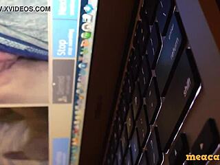 Look At This Hideous Teen's First Cam Show