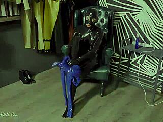 Want to see latex fetish play?