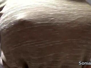 不忠英国熟女Gill Ellis爆巨乳