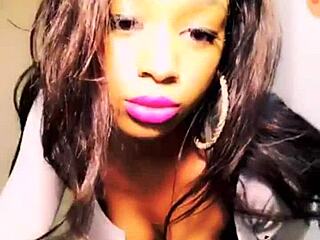 Wow, check out this ebony in shorts!