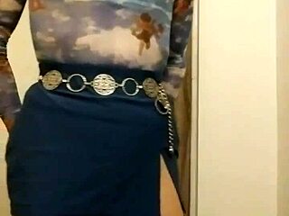 Mature trans ladyboy in stockings shows off!