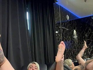 Tattooed babe squirts hard in hotel room!