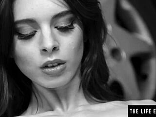 Watch her tits jiggle while fingerbanging!