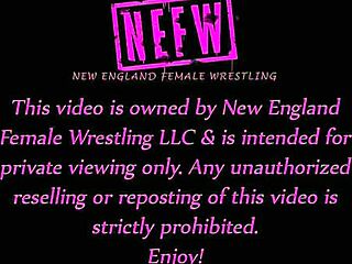 hania fights solo darling with chelsea green refereeing