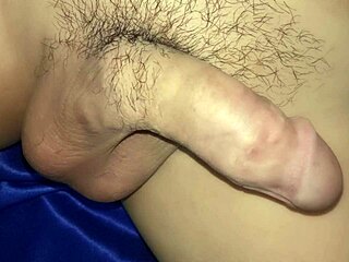 泰国妹主导狂野3P偷窥大战