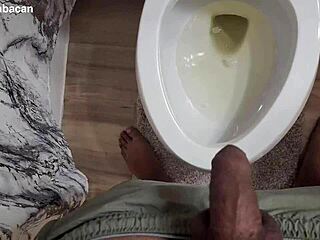 Chalatan the right way to use toilet