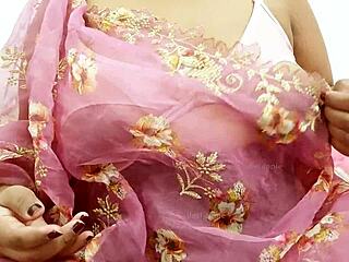 I love this chubby Asian lady's curves.