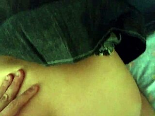 rica colegiala cogida de perrito con dedo en culo