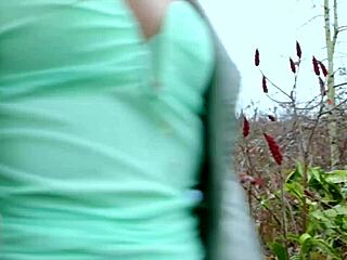 linda hôtesse sexy, you ready for a wild french bang?