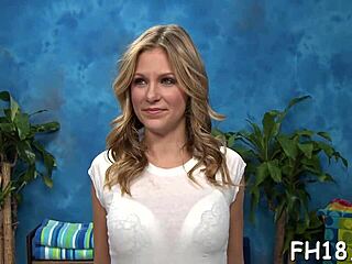 海滩裸体油滑身体按摩